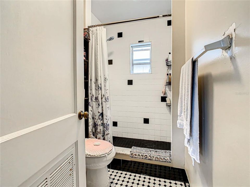 最近售出: $250,000 (2 贝兹, 1 浴室, 768 平方英尺)