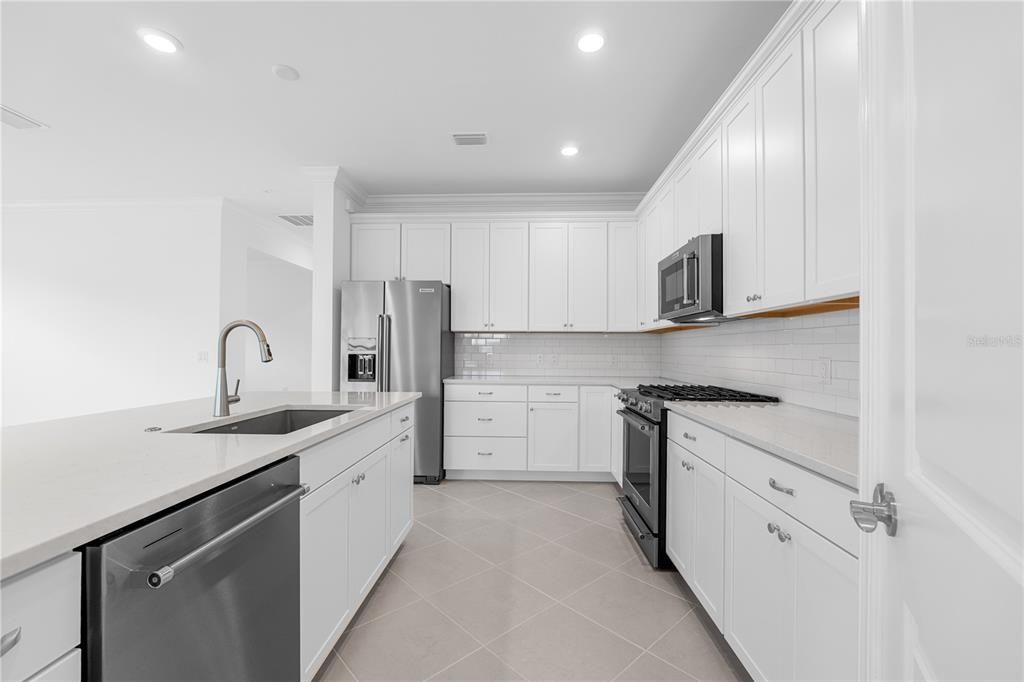 For Sale: $548,000 (2 beds, 2 baths, 2019 Square Feet)