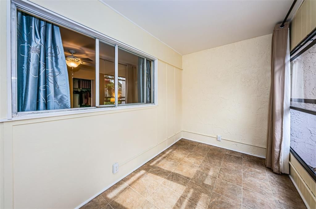 For Sale: $129,900 (1 beds, 1 baths, 646 Square Feet)