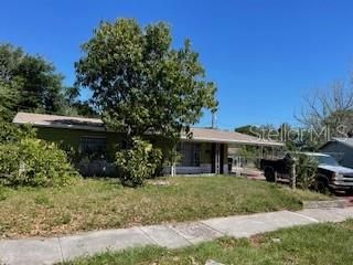 For Sale: $275,000 (3 beds, 2 baths, 912 Square Feet)