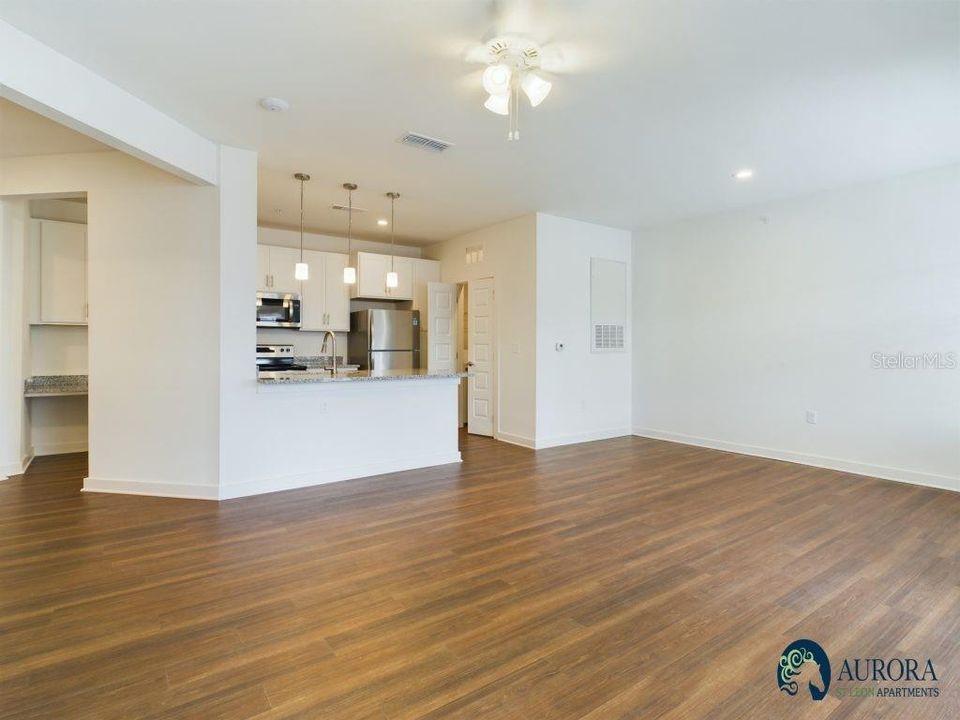 Recently Rented: $1,699 (1 beds, 1 baths, 809 Square Feet)