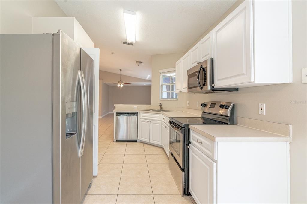 Active With Contract: $2,295 (3 beds, 2 baths, 1368 Square Feet)