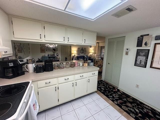 For Sale: $184,900 (2 beds, 2 baths, 899 Square Feet)