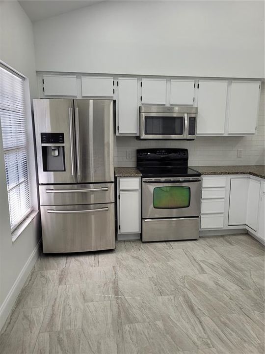 For Rent: $3,200 (4 beds, 2 baths, 1644 Square Feet)
