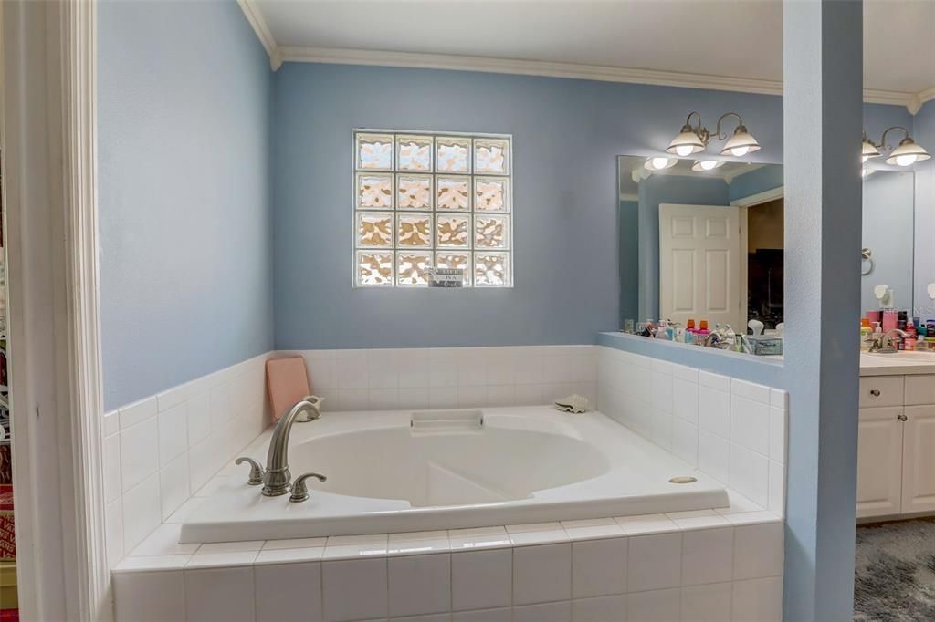 最近售出: $425,000 (3 贝兹, 2 浴室, 1456 平方英尺)