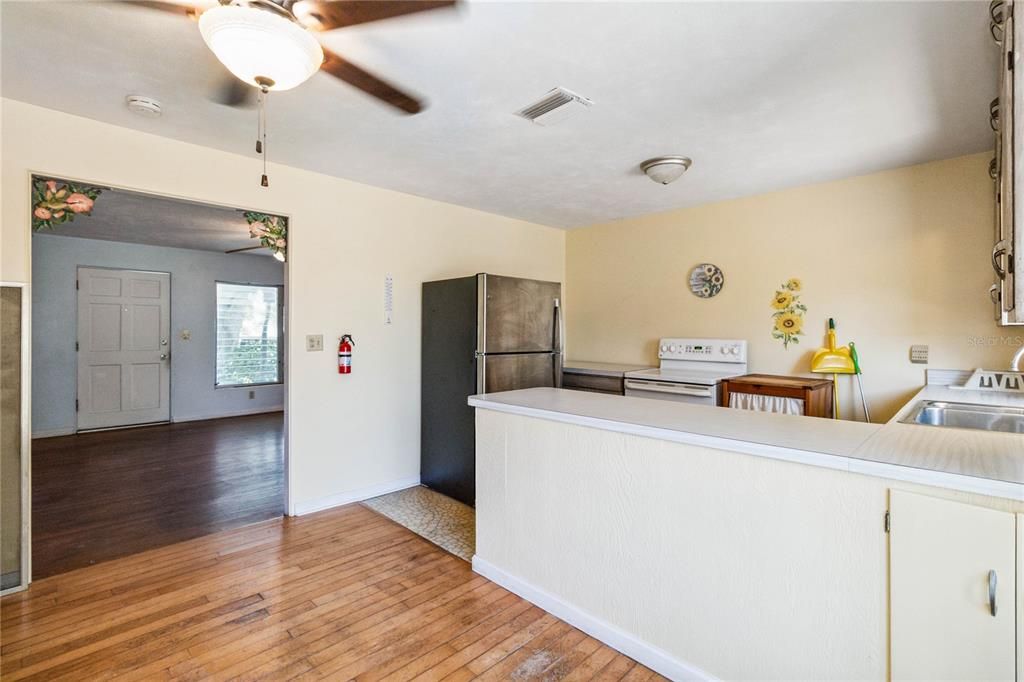 Active With Contract: $260,000 (2 beds, 1 baths, 1344 Square Feet)