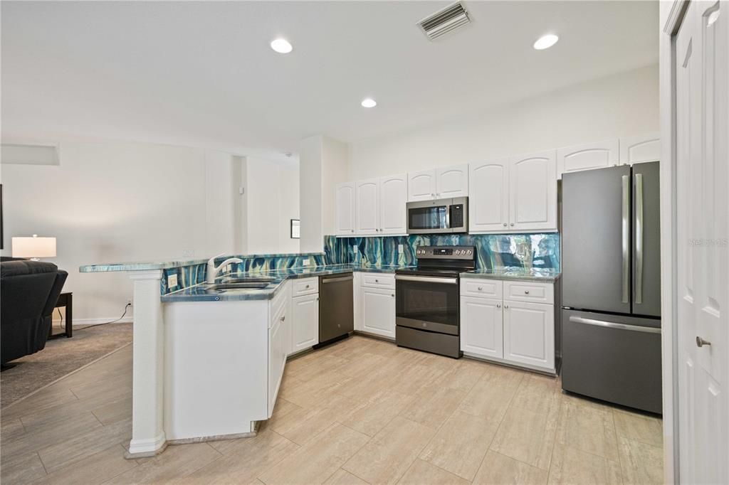 Active With Contract: $379,900 (3 beds, 2 baths, 1661 Square Feet)