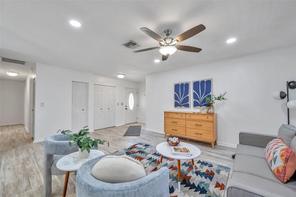 Recently Sold: $450,000 (3 beds, 2 baths, 1198 Square Feet)