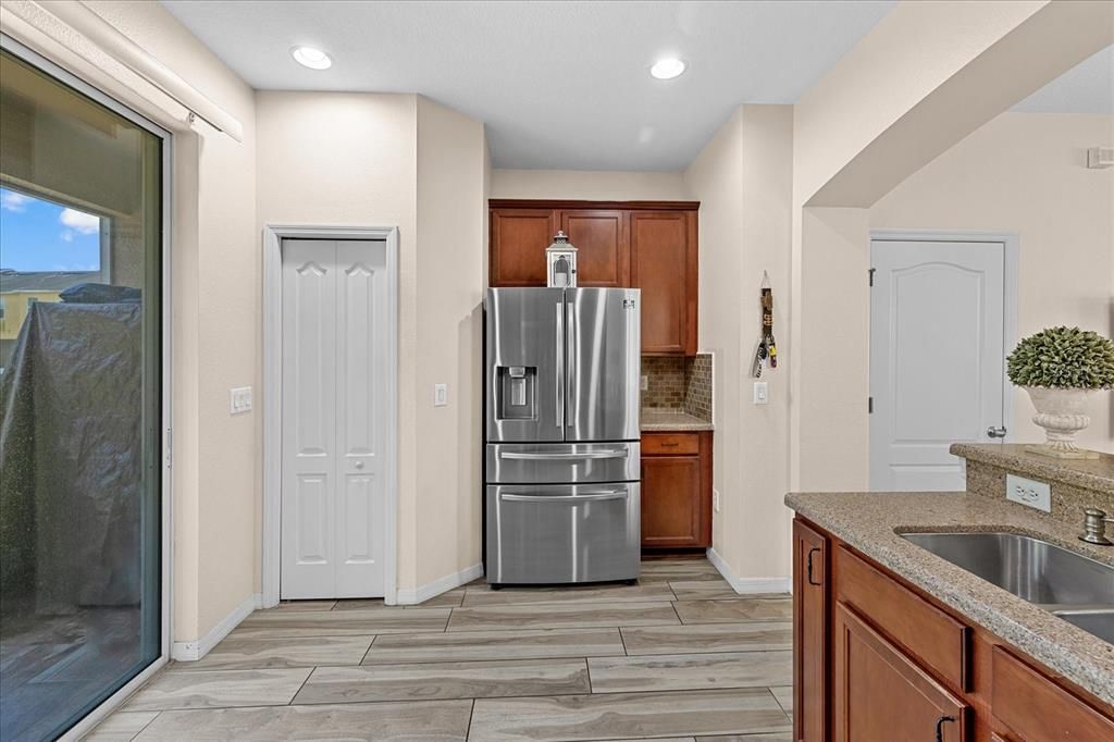 Active With Contract: $249,900 (2 beds, 2 baths, 1176 Square Feet)