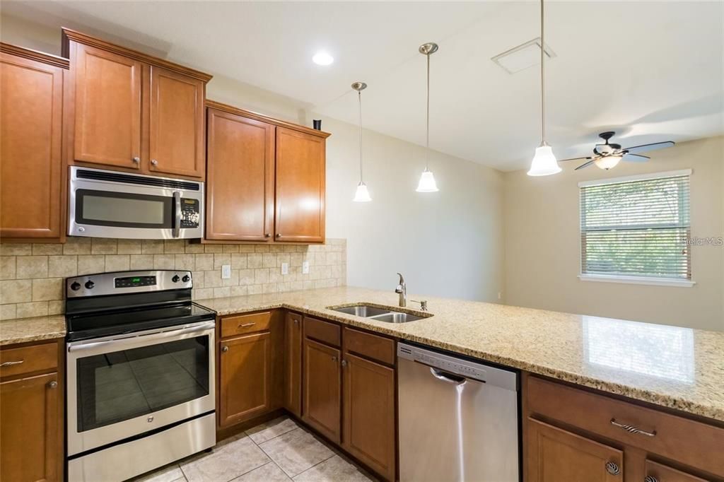For Rent: $2,050 (3 beds, 2 baths, 1689 Square Feet)