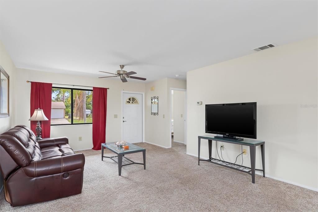 Recently Sold: $244,900 (2 beds, 1 baths, 904 Square Feet)