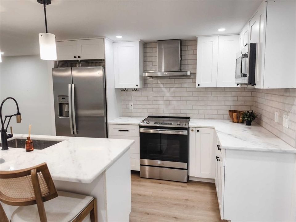 For Sale: $499,000 (2 beds, 1 baths, 1274 Square Feet)