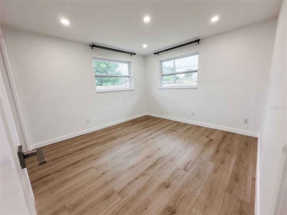 Active With Contract: $449,000 (2 beds, 1 baths, 1274 Square Feet)