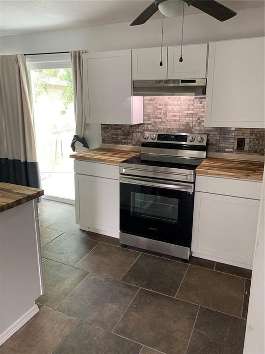 Active With Contract: $145,000 (2 beds, 1 baths, 738 Square Feet)