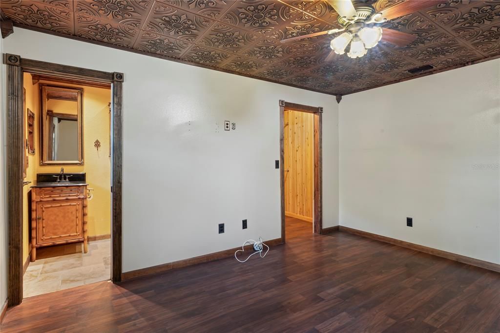 Active With Contract: $419,900 (3 beds, 2 baths, 1500 Square Feet)