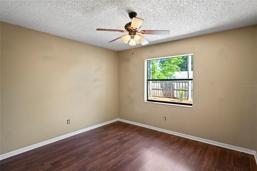 Active With Contract: $419,900 (3 beds, 2 baths, 1500 Square Feet)