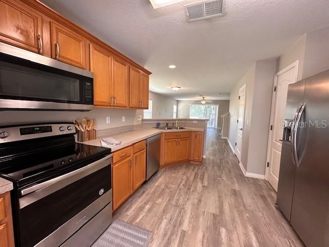 Active With Contract: $1,950 (3 beds, 2 baths, 1477 Square Feet)