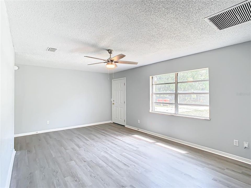 For Sale: $239,900 (3 beds, 1 baths, 1284 Square Feet)