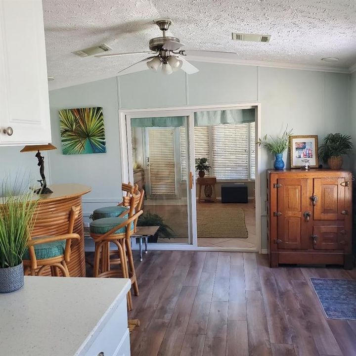 For Sale: $249,000 (1 beds, 1 baths, 714 Square Feet)