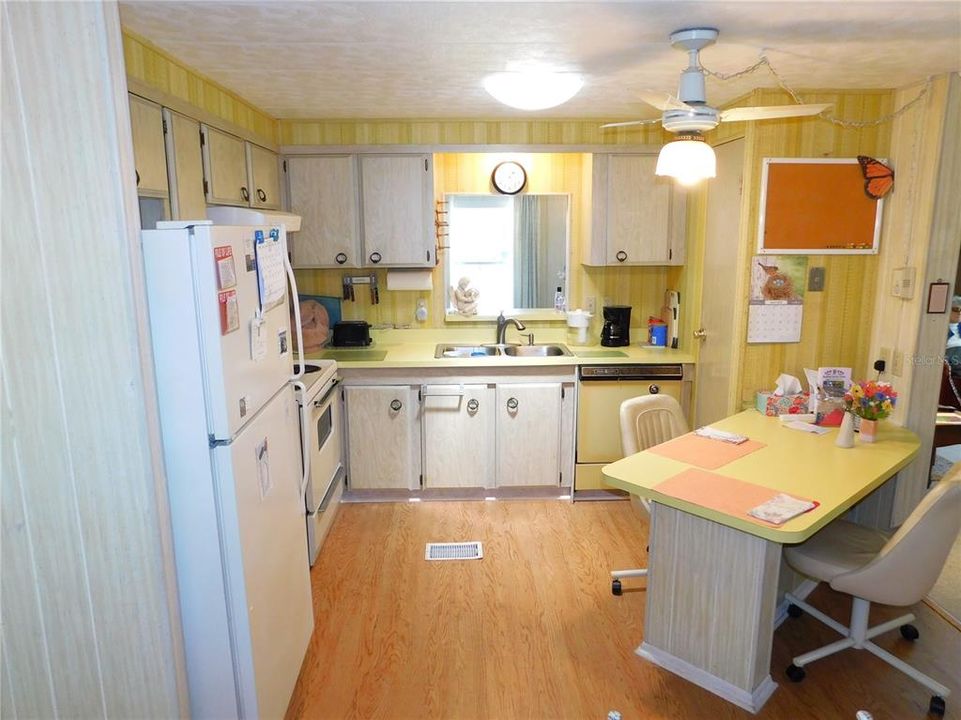 For Sale: $145,000 (2 beds, 2 baths, 1248 Square Feet)