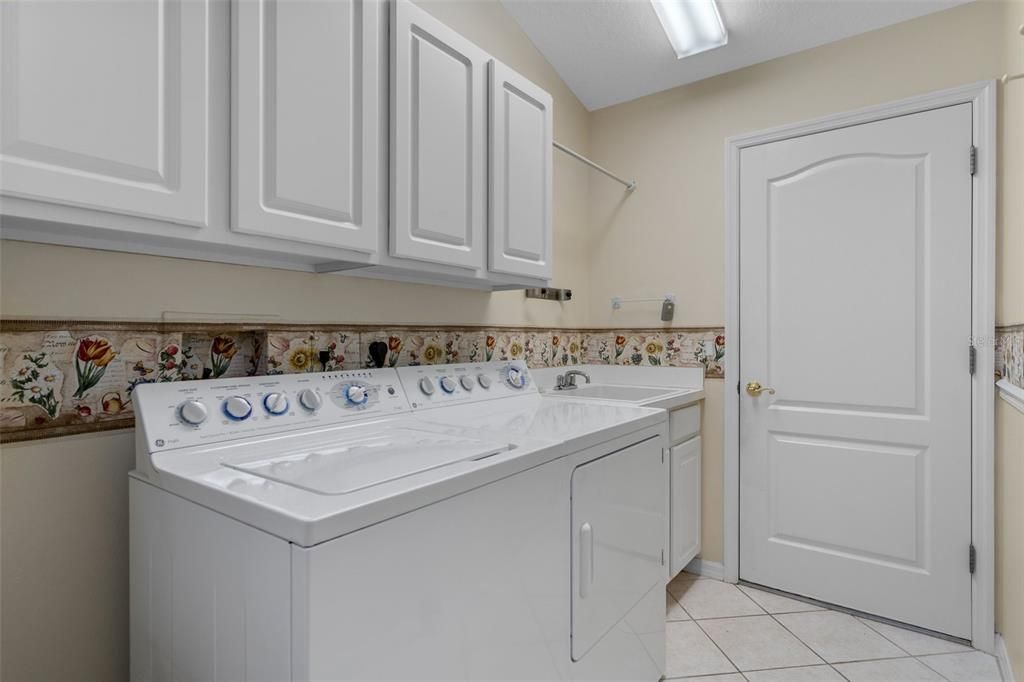 For Sale: $330,000 (3 beds, 2 baths, 2077 Square Feet)