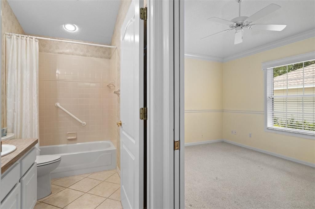 待售: $330,000 (3 贝兹, 2 浴室, 2077 平方英尺)