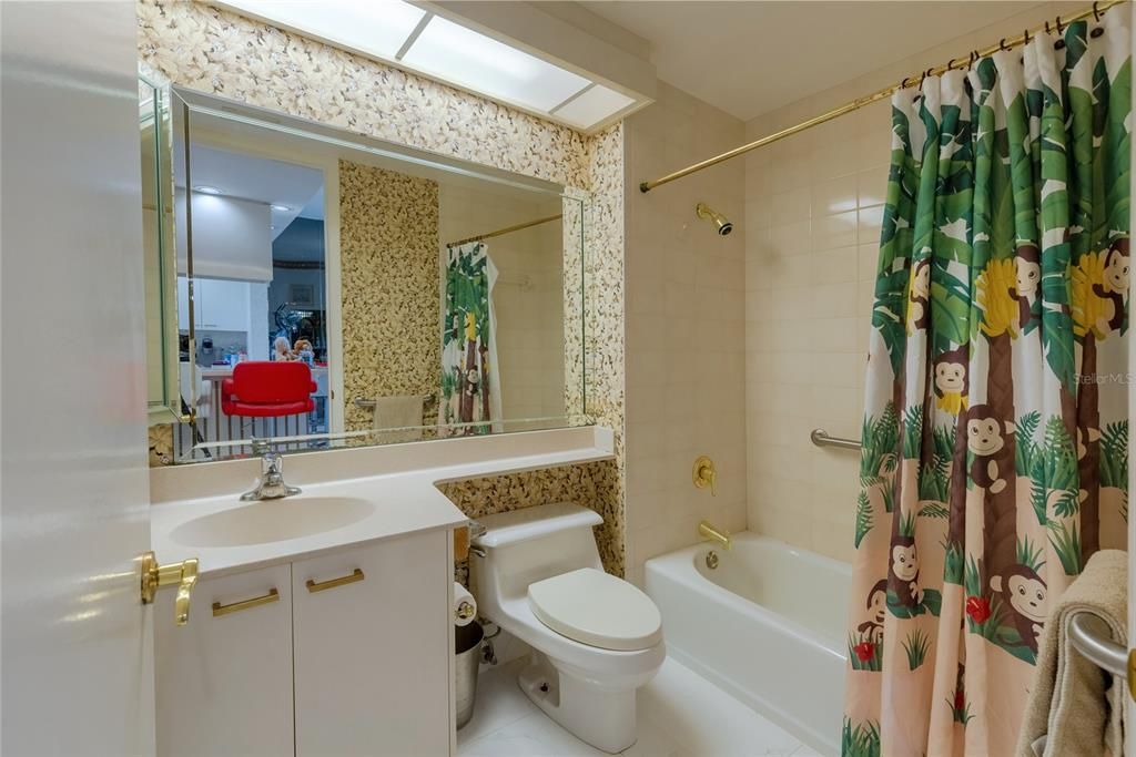 出租: $6,000 (2 贝兹, 2 浴室, 1374 平方英尺)
