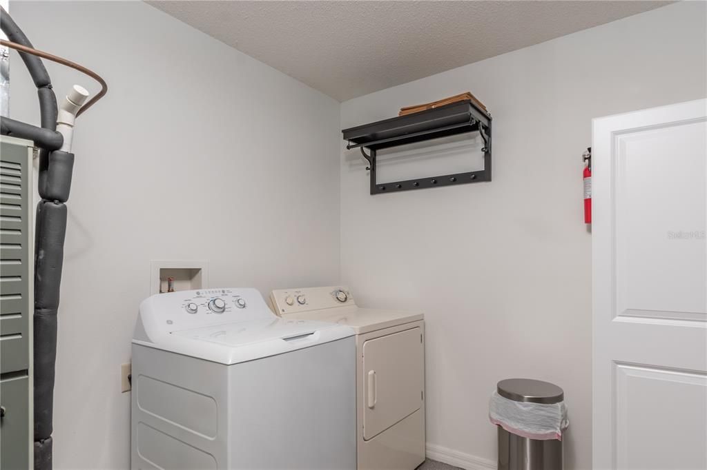 For Sale: $347,900 (2 beds, 2 baths, 1132 Square Feet)