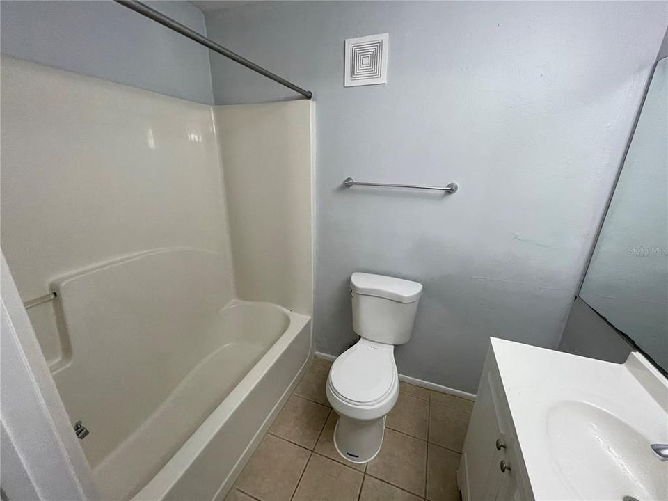 待售: $209,000 (4 贝兹, 4 浴室, 1177 平方英尺)