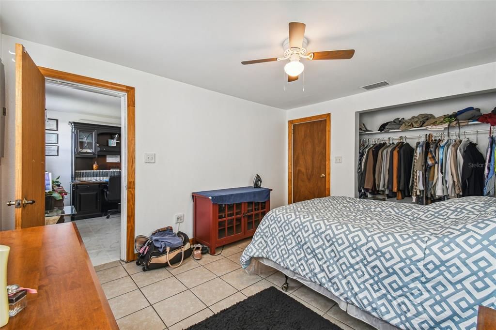 For Sale: $235,000 (3 beds, 1 baths, 1300 Square Feet)