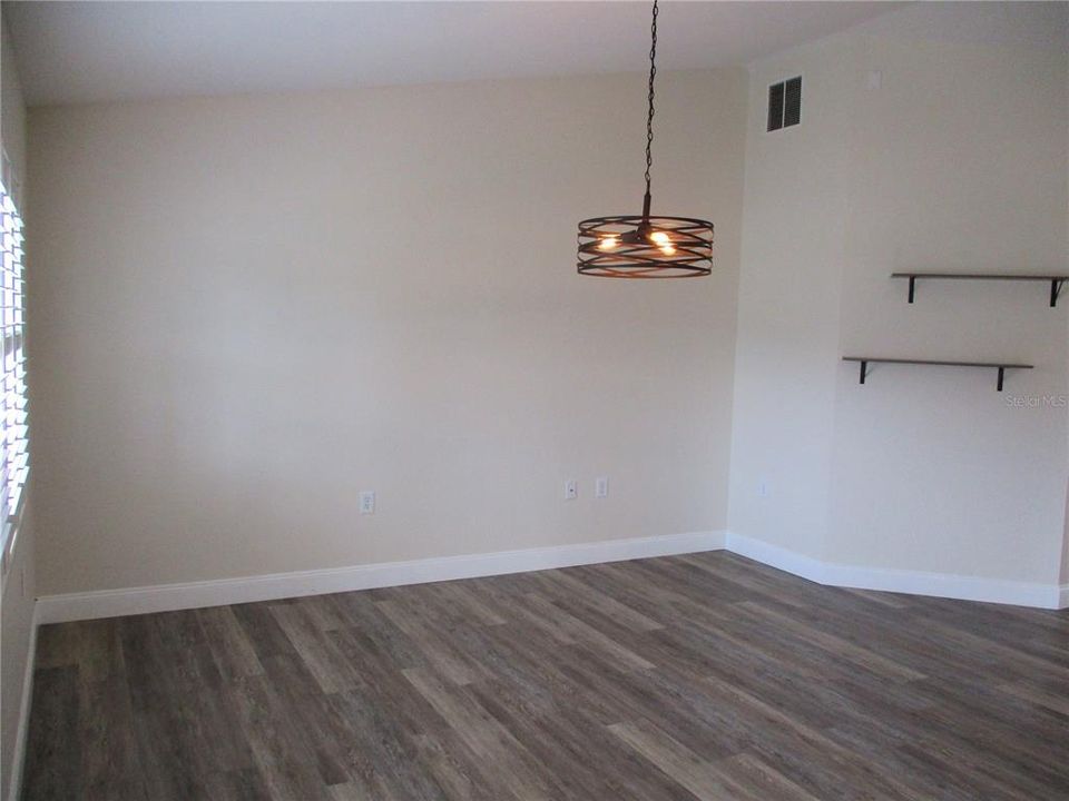 For Sale: $324,900 (2 beds, 2 baths, 1684 Square Feet)