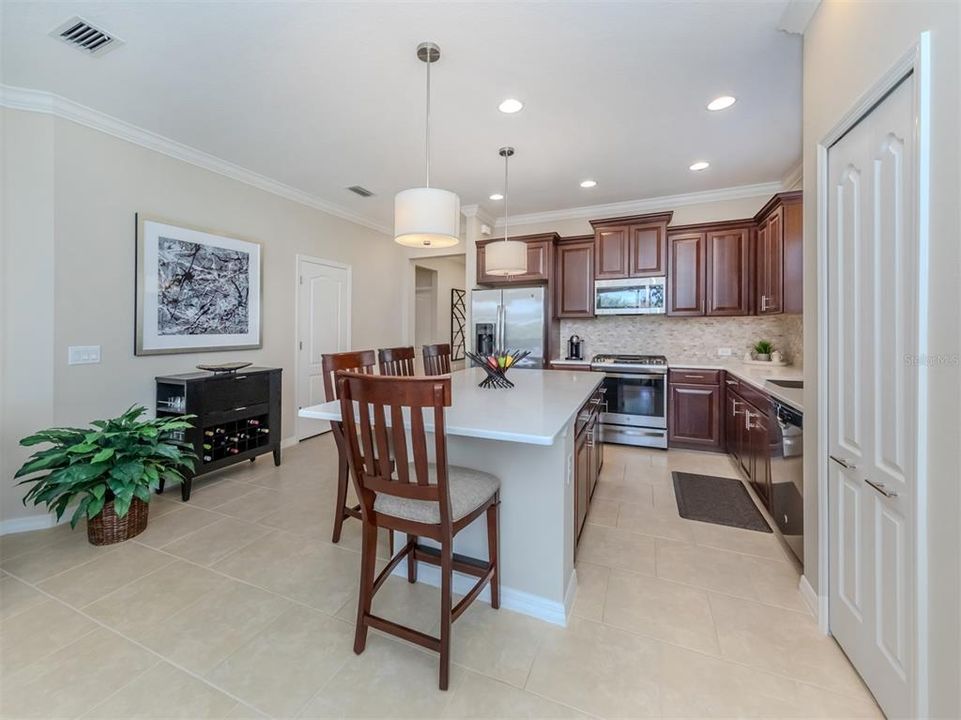 For Sale: $479,900 (2 beds, 2 baths, 1437 Square Feet)