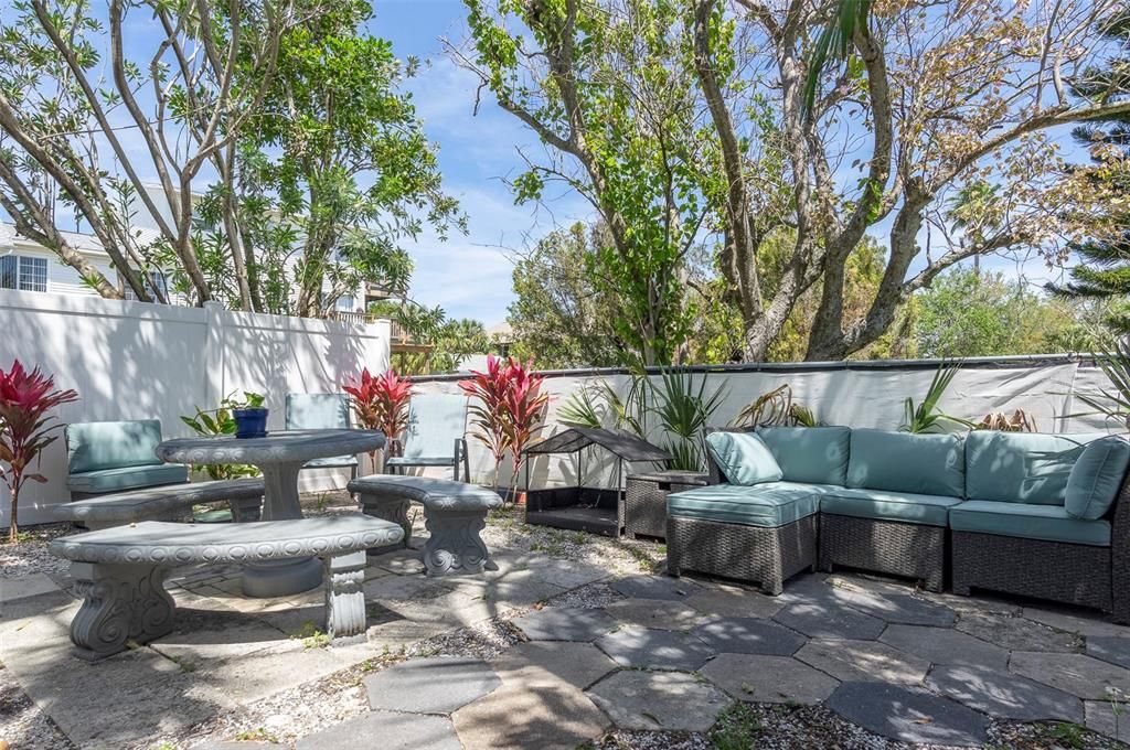 Recently Sold: $1,400,000 (4 beds, 0 baths, 1704 Square Feet)