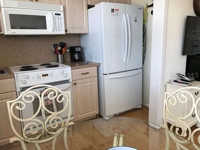 For Sale: $460,000 (1 beds, 1 baths, 495 Square Feet)