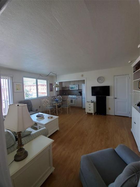 For Sale: $460,000 (1 beds, 1 baths, 495 Square Feet)