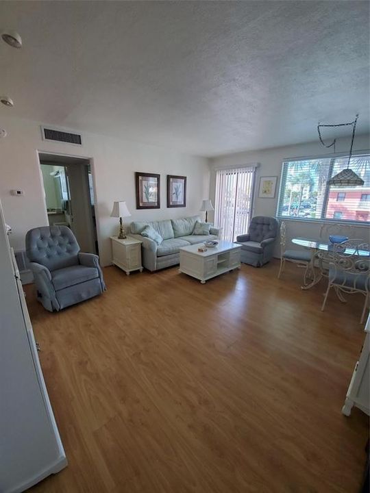 For Sale: $460,000 (1 beds, 1 baths, 495 Square Feet)