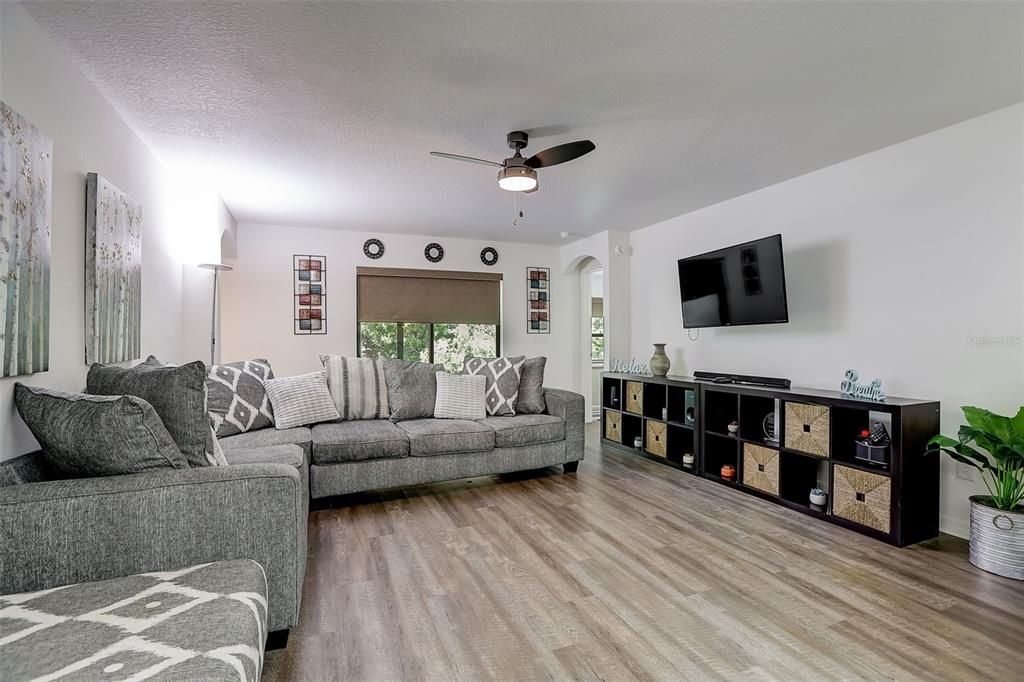 For Sale: $335,000 (3 beds, 2 baths, 1542 Square Feet)
