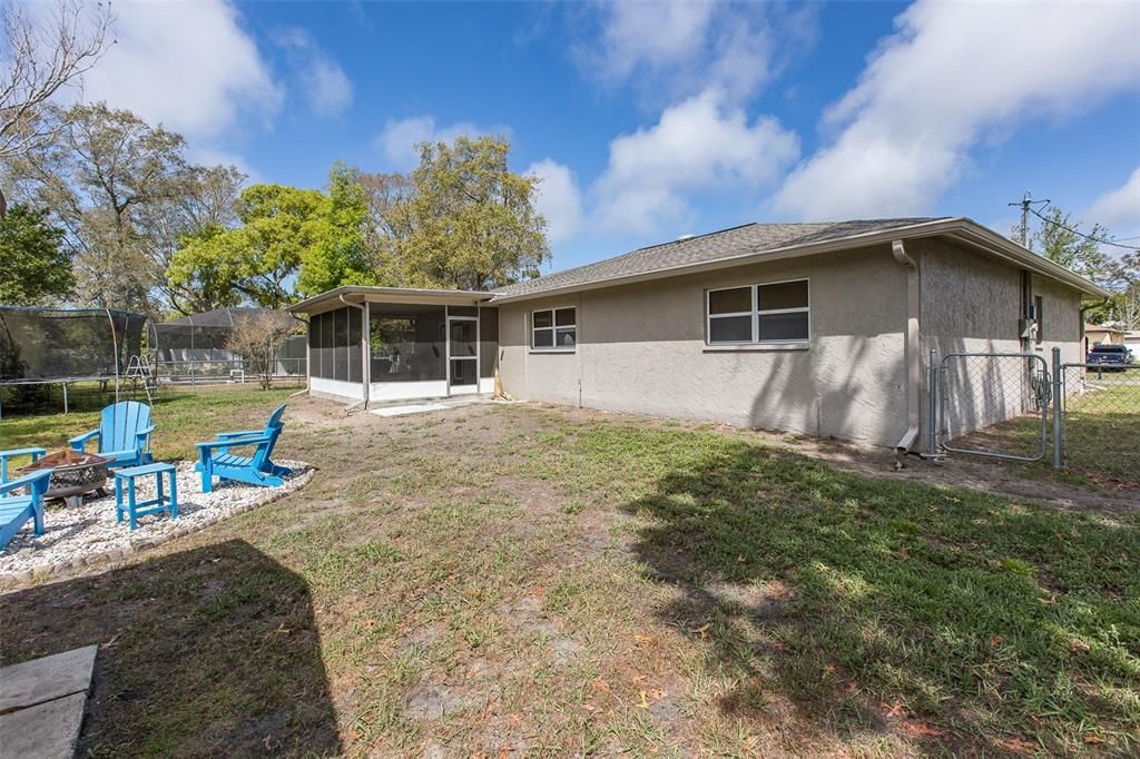 Active With Contract: $299,999 (3 beds, 2 baths, 1911 Square Feet)