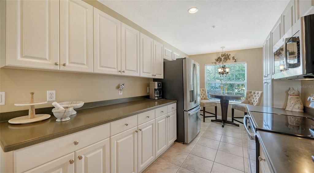 For Sale: $344,900 (2 beds, 2 baths, 1409 Square Feet)