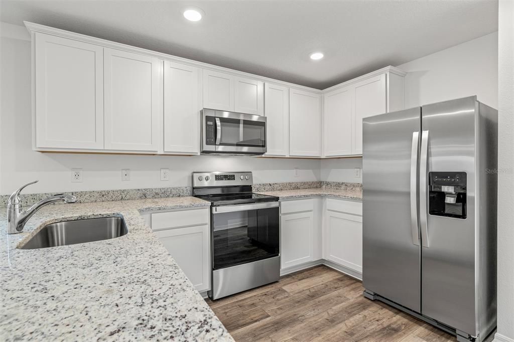 Active With Contract: $294,900 (3 beds, 2 baths, 1284 Square Feet)