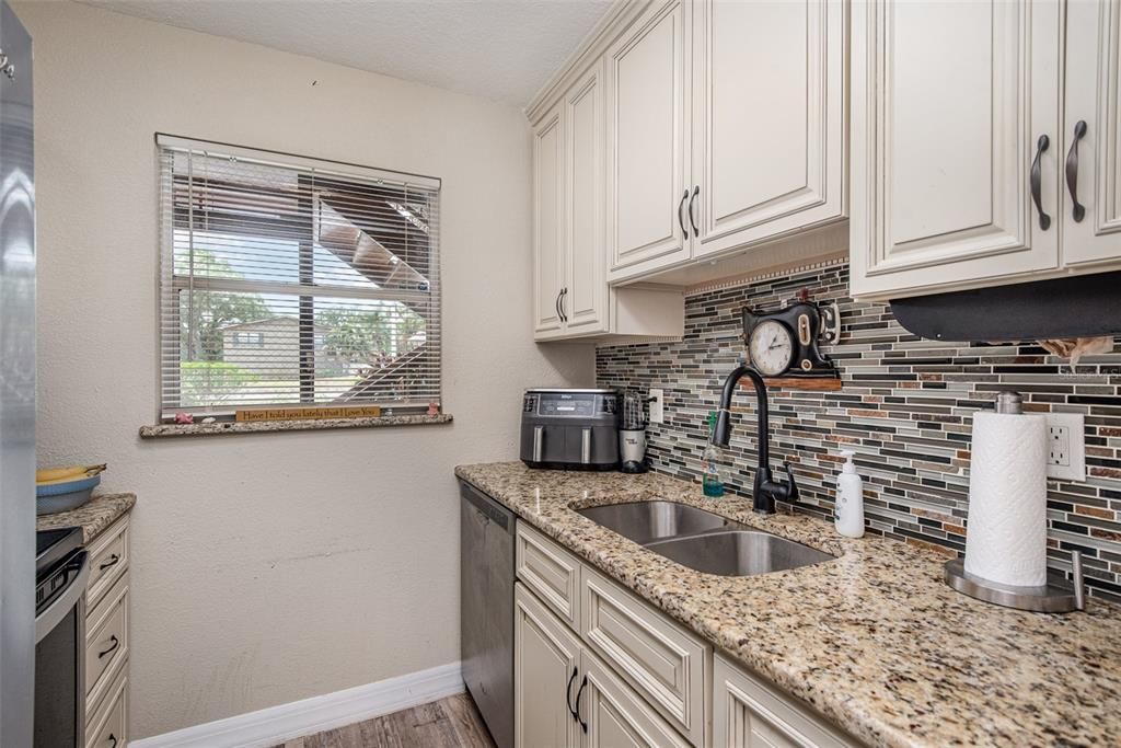 Active With Contract: $135,000 (1 beds, 1 baths, 741 Square Feet)