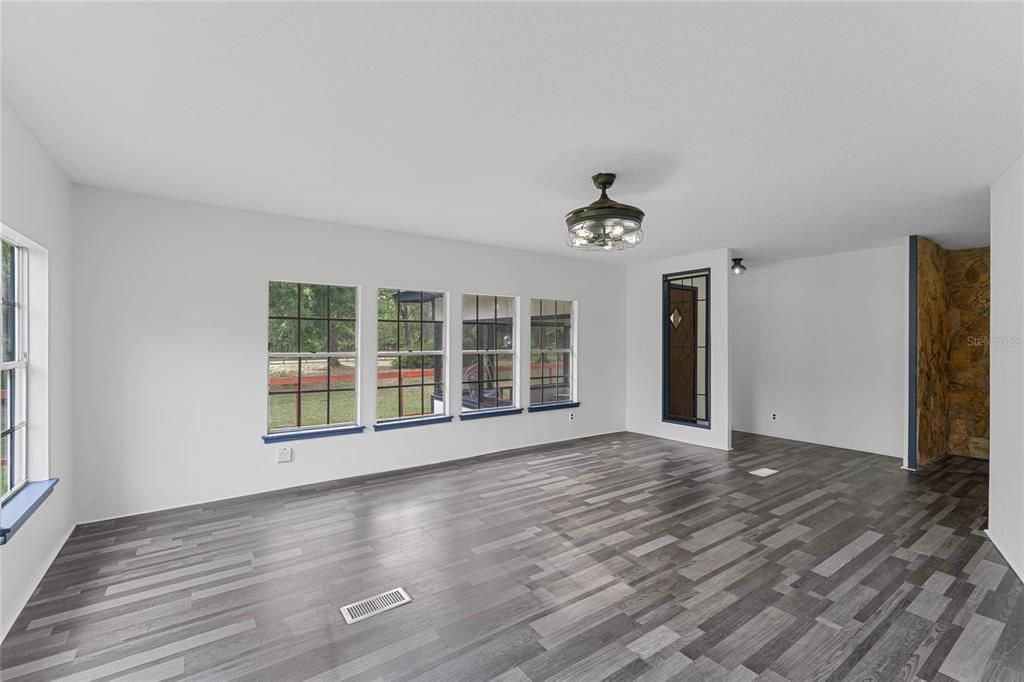 Active With Contract: $285,000 (3 beds, 2 baths, 1440 Square Feet)