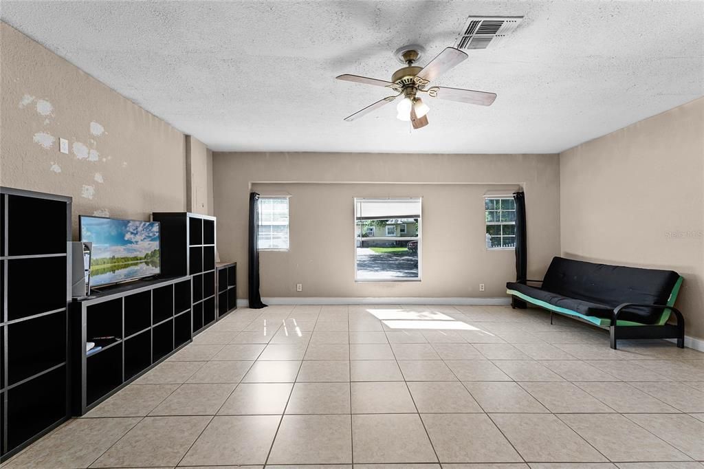 For Sale: $280,000 (3 beds, 2 baths, 1580 Square Feet)