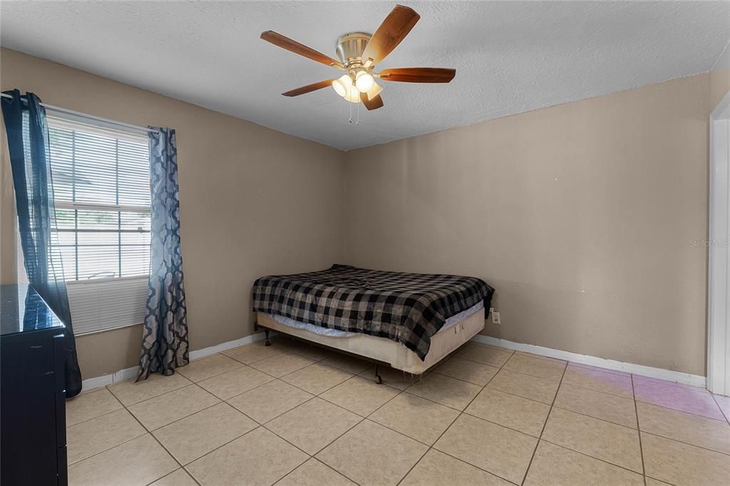 For Sale: $280,000 (3 beds, 2 baths, 1580 Square Feet)