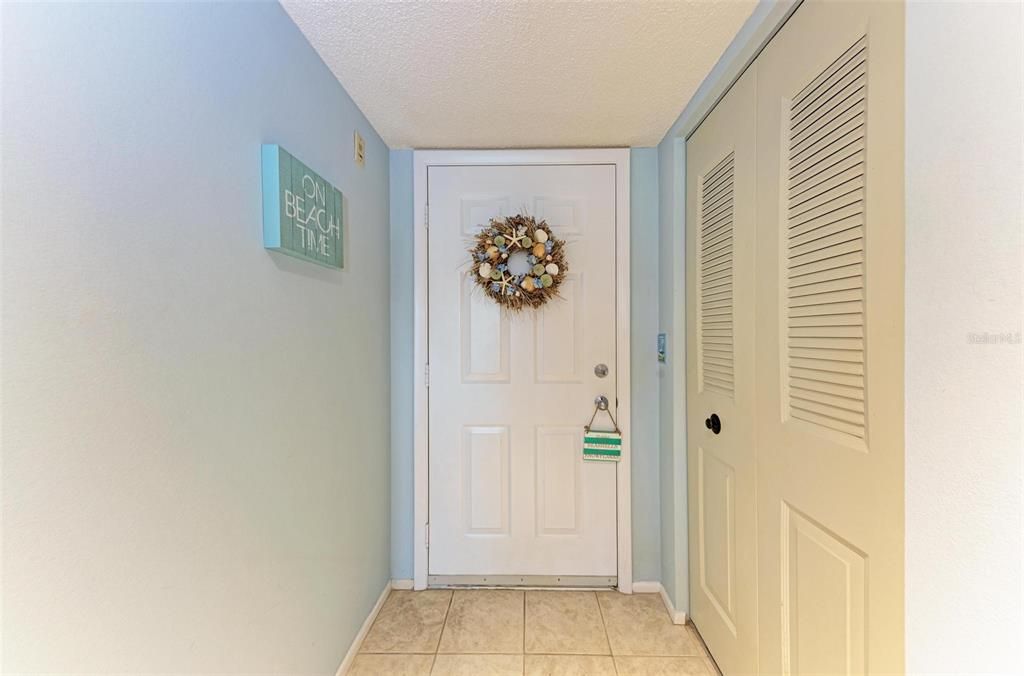 For Sale: $299,900 (2 beds, 2 baths, 1376 Square Feet)