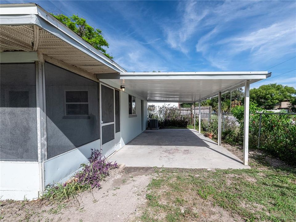 Active With Contract: $187,000 (2 beds, 1 baths, 685 Square Feet)