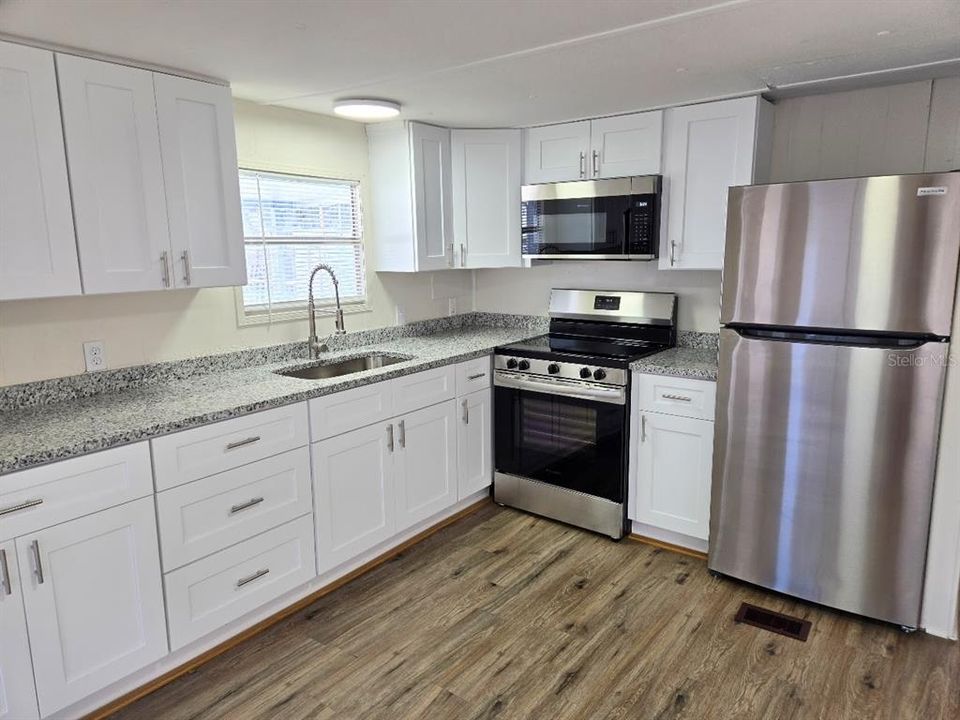 Active With Contract: $75,000 (1 beds, 1 baths, 576 Square Feet)