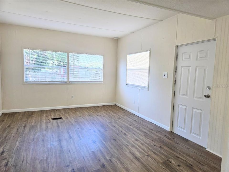 For Sale: $75,000 (1 beds, 1 baths, 576 Square Feet)