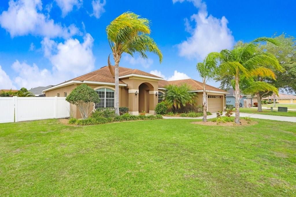 Active With Contract: $425,000 (5 beds, 2 baths, 2320 Square Feet)