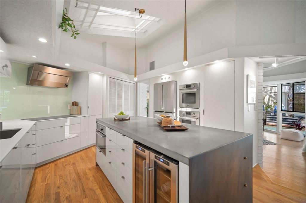 Active With Contract: $1,200,000 (3 beds, 2 baths, 2692 Square Feet)
